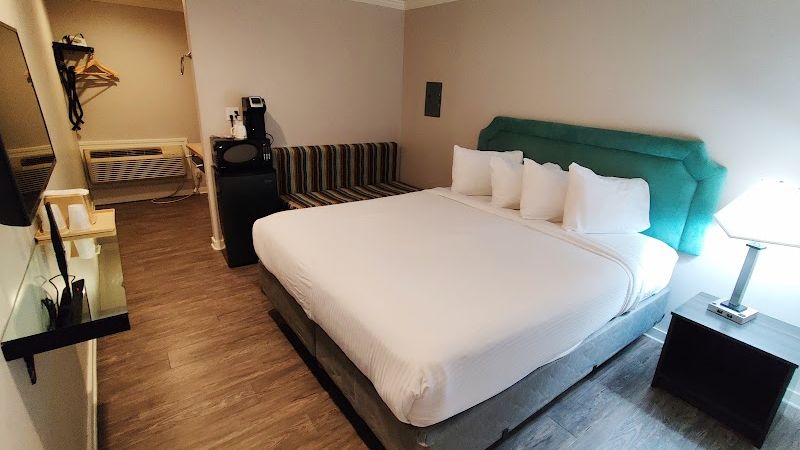 Photo of Bay Front Inn Hotel