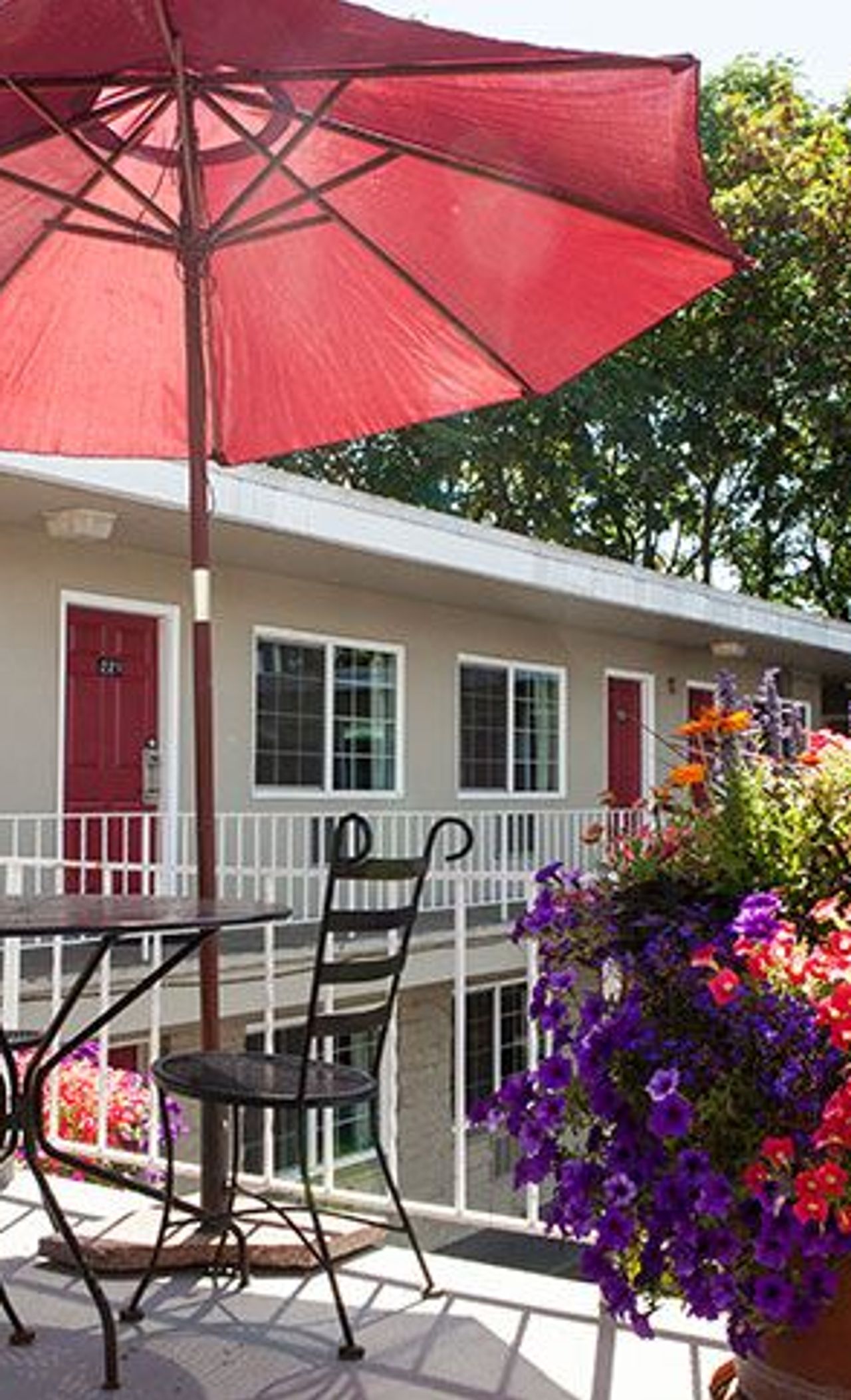 Photo of Campus Inn & Suites Eugene Downtown - Terrace