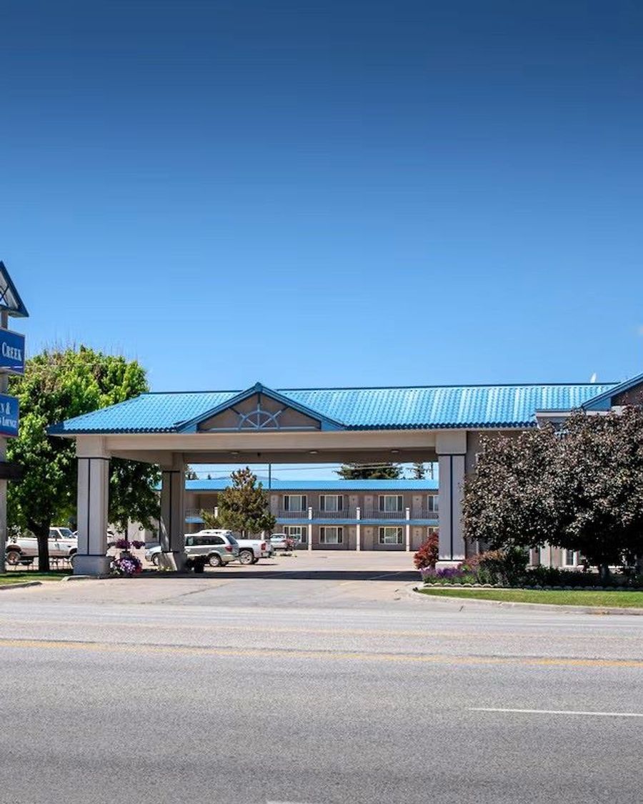 Clover Creek Inn