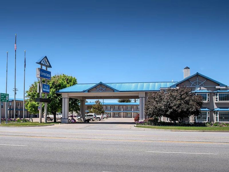 Clover Creek Inn