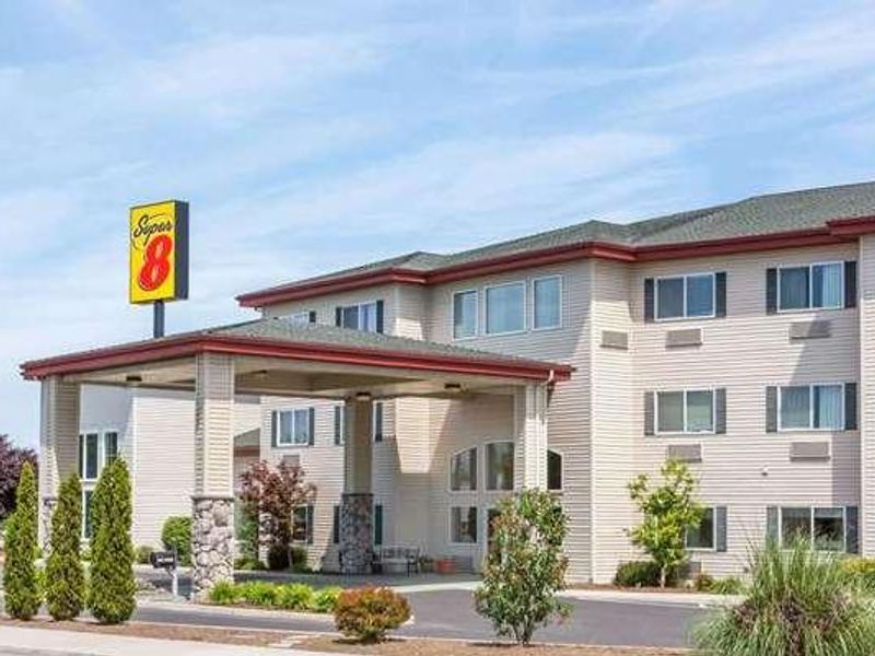 Super 8 by Wyndham Central Pt Medford