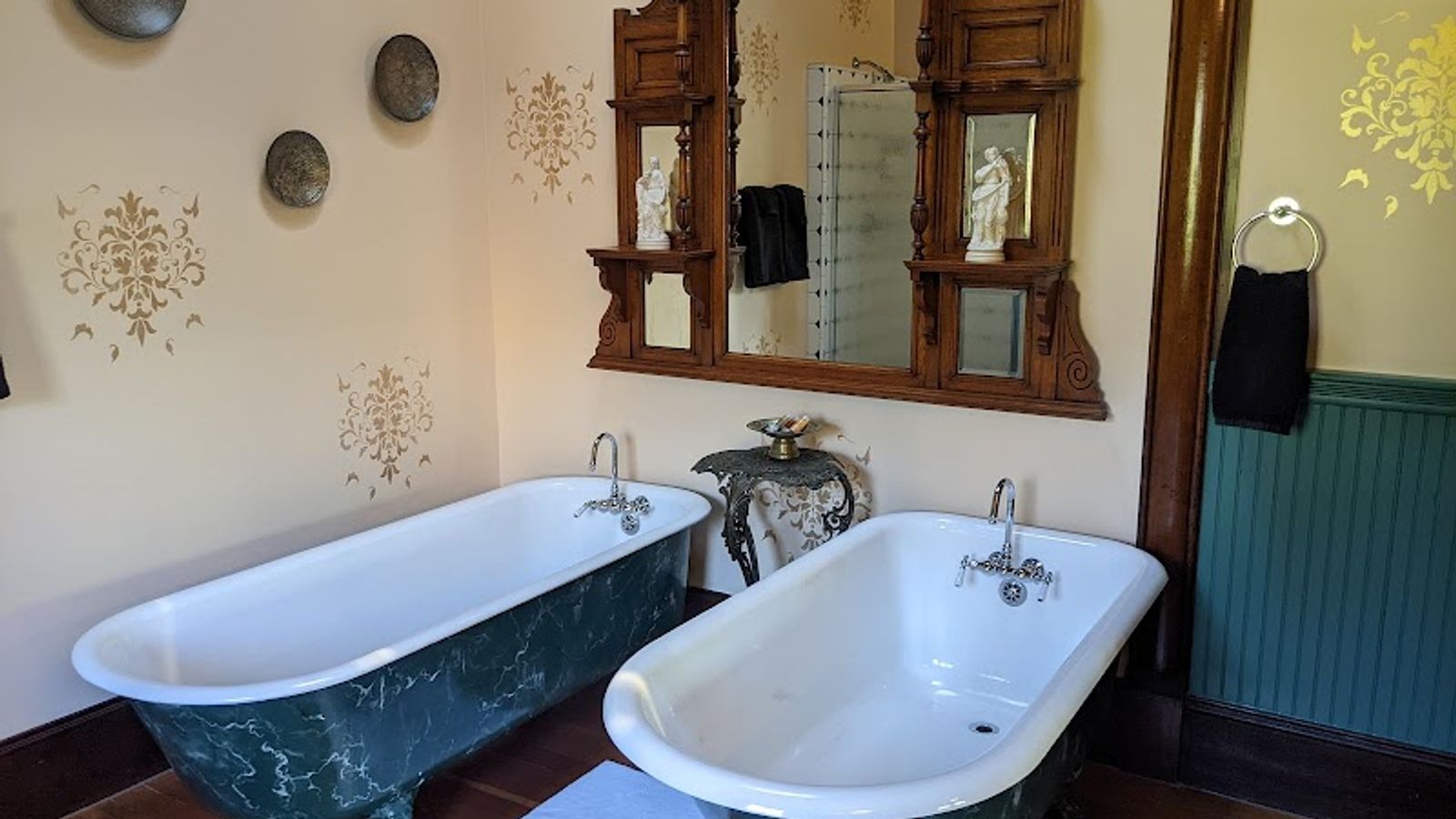 Photo of The Peerless Hotel