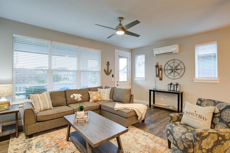 Photo of Oyhut Bay Seaside Resort - Living room area