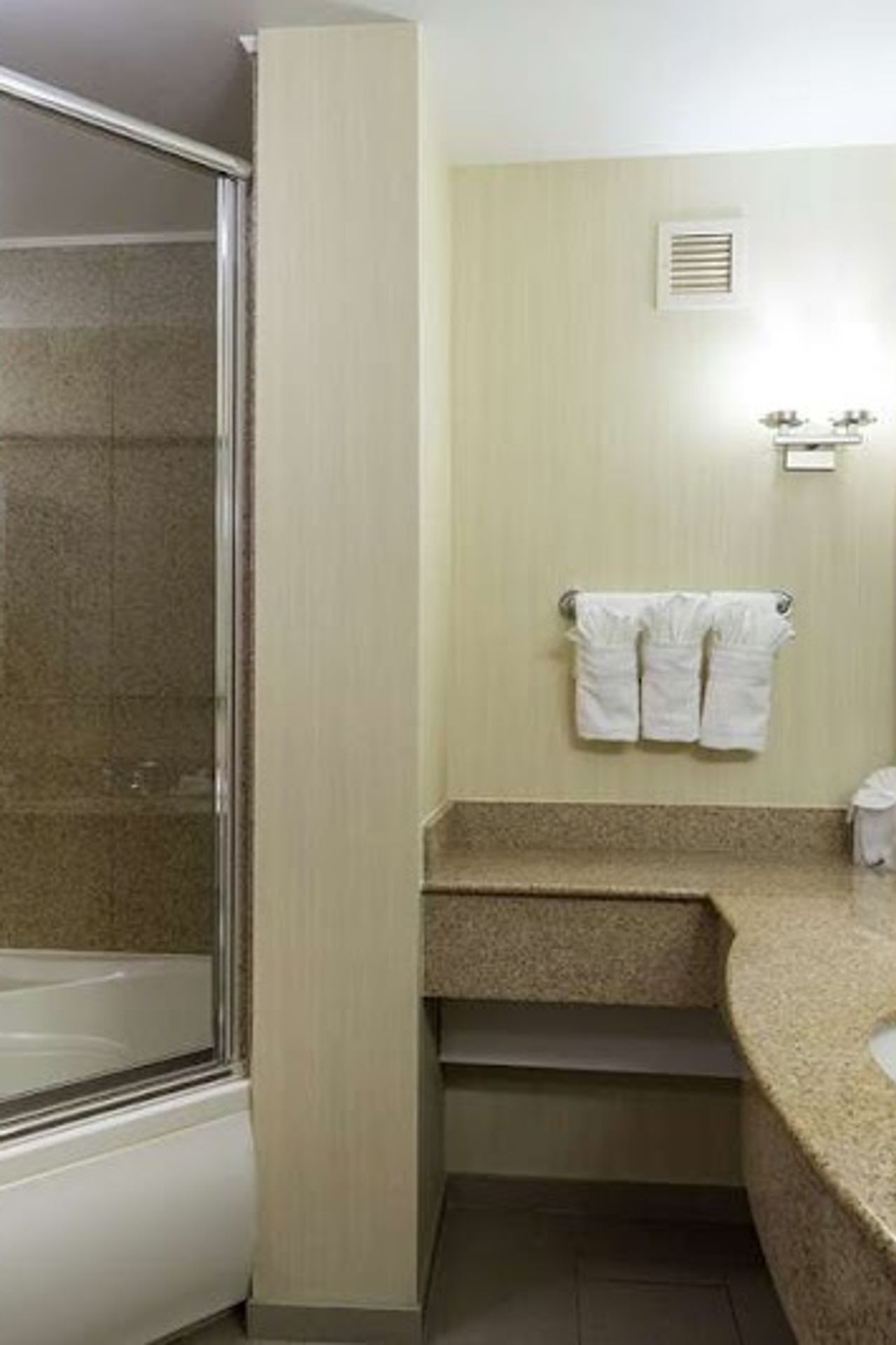 Photo of Hilton Garden Inn Fairfield