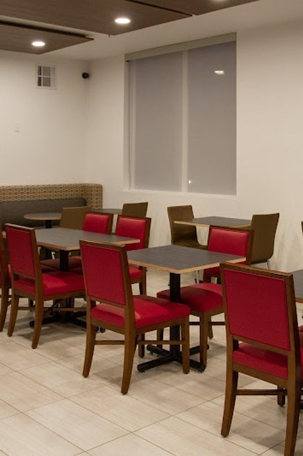 Photo of Holiday Inn Express & Suites Roseville - Galleria Area, an IHG Hotel