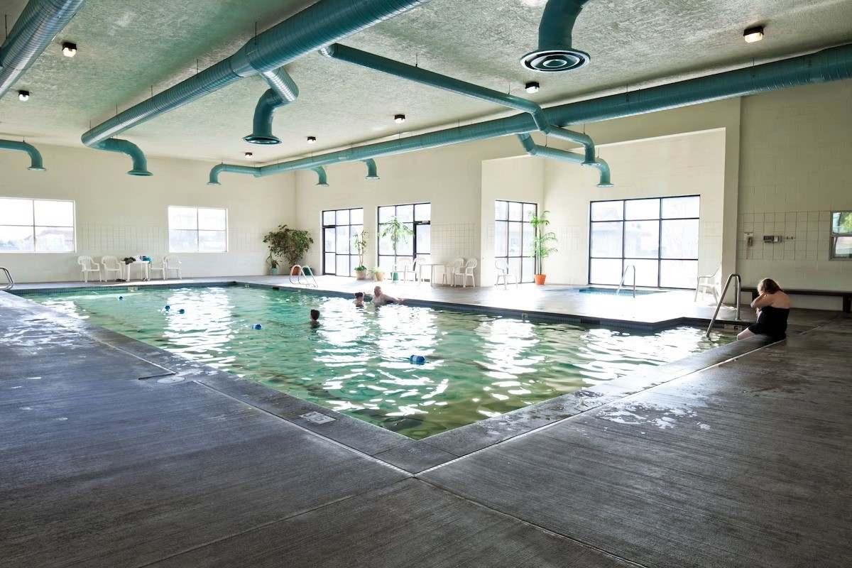 Benny's Colville Inn - Indoor Pool