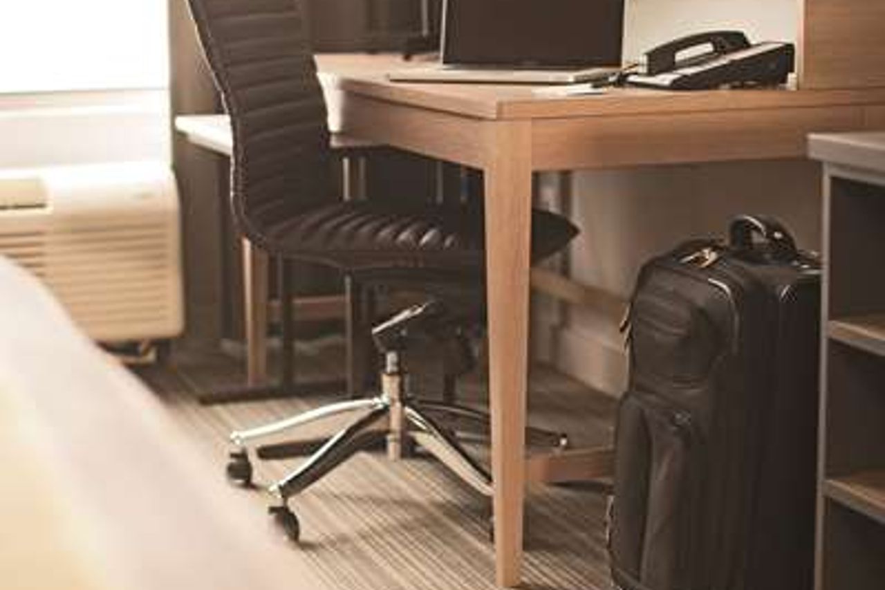 Photo of Country Inn & Suites by Radisson, Monterey Beachfront-Marina, CA - Work desk