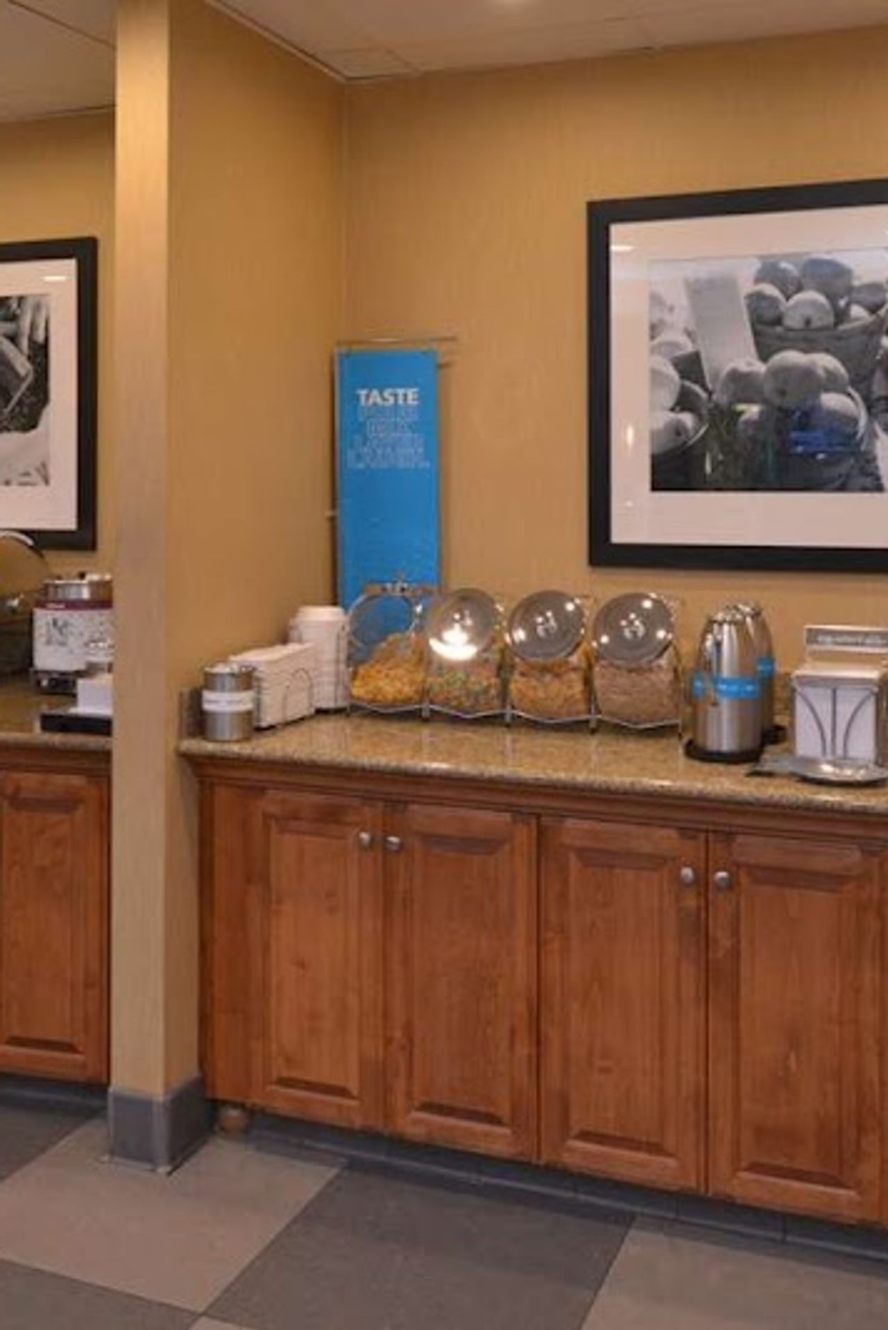 Photo of Hampton Inn & Suites Bakersfield North-Airport