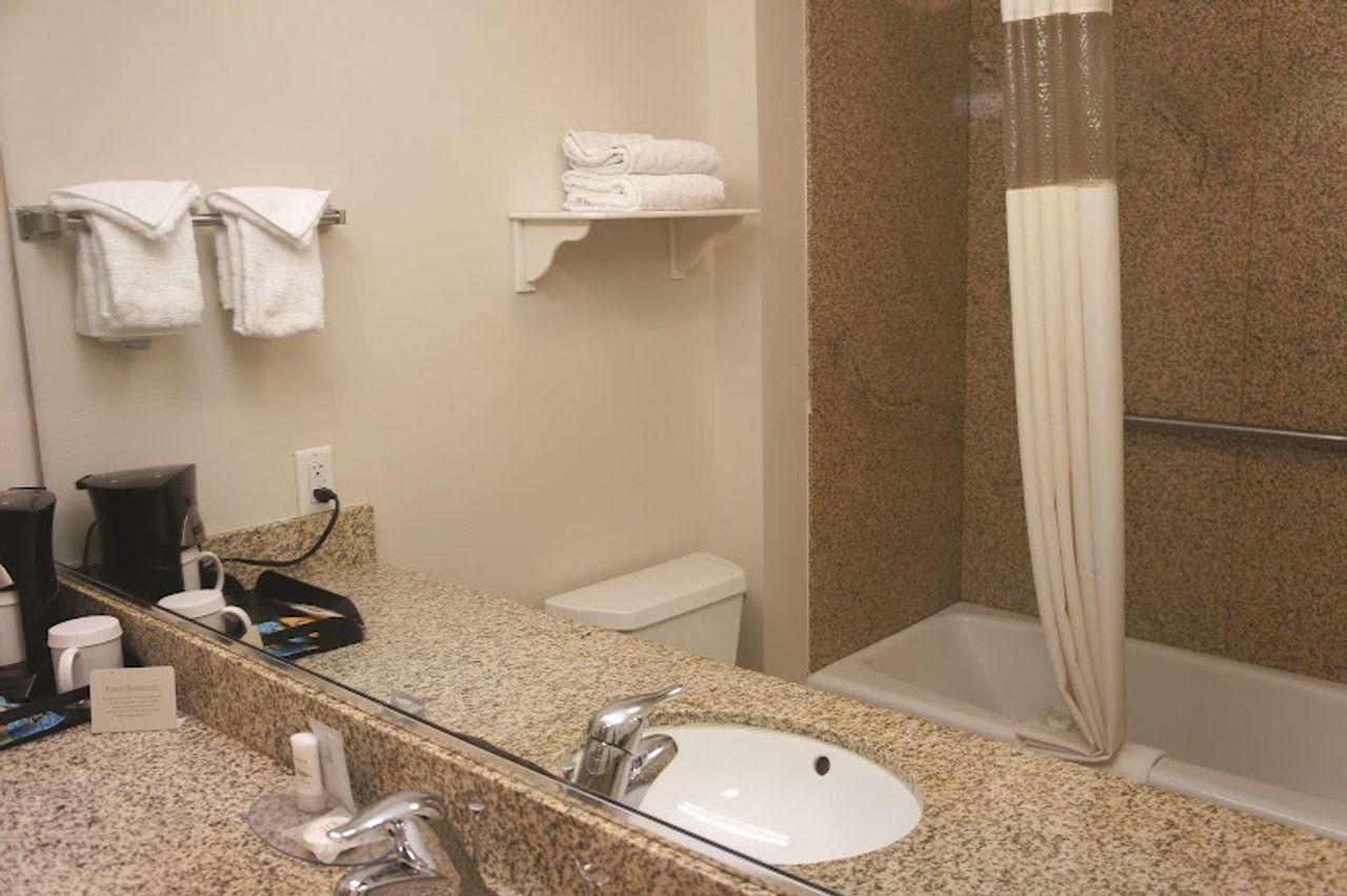 Photo of La Quinta Inn & Suites by Wyndham Visalia/Sequoia Gateway