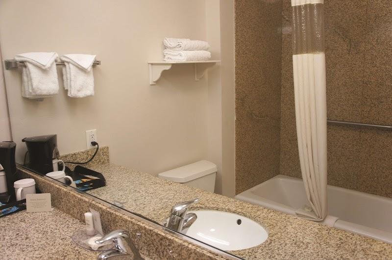 Photo of La Quinta Inn & Suites by Wyndham Visalia/Sequoia Gateway