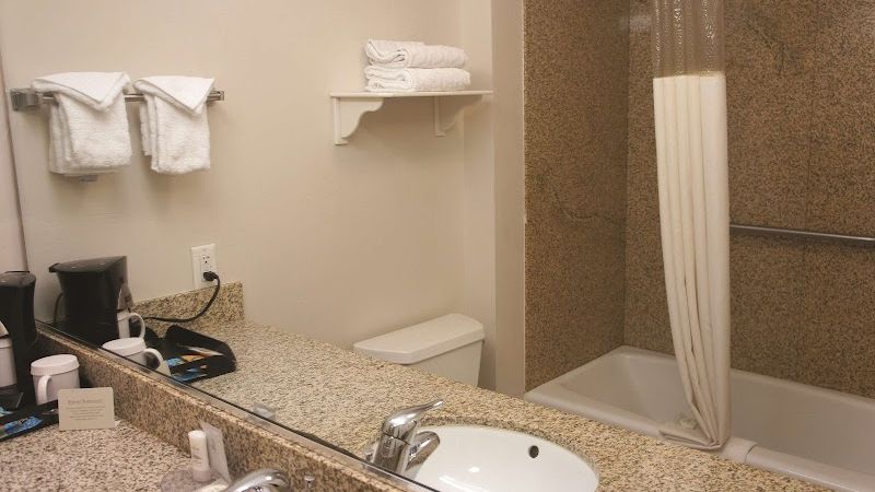 Photo of La Quinta Inn & Suites by Wyndham Visalia/Sequoia Gateway