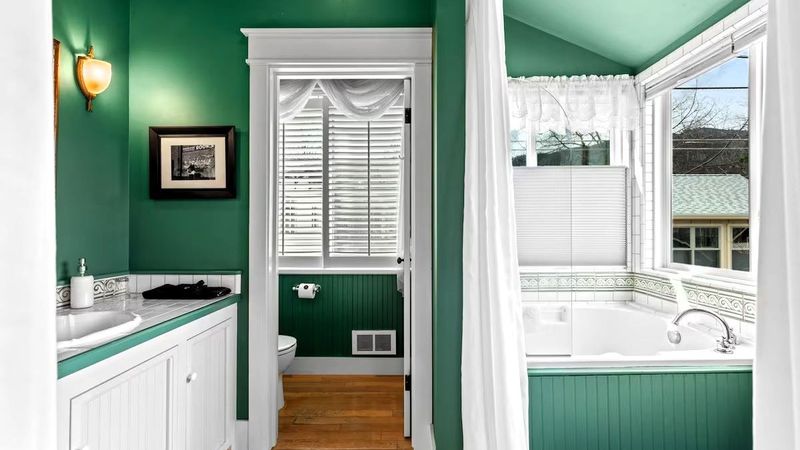 The Peerless Hotel - Honeymoon Suite - Bathroom