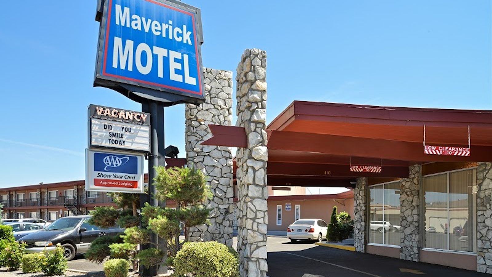 Maverick Motel