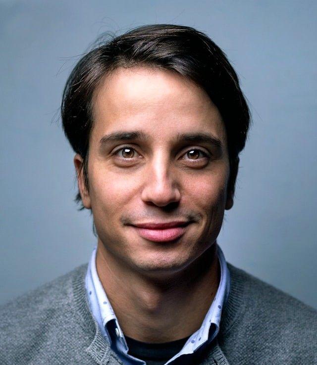 Portrait photo of a man