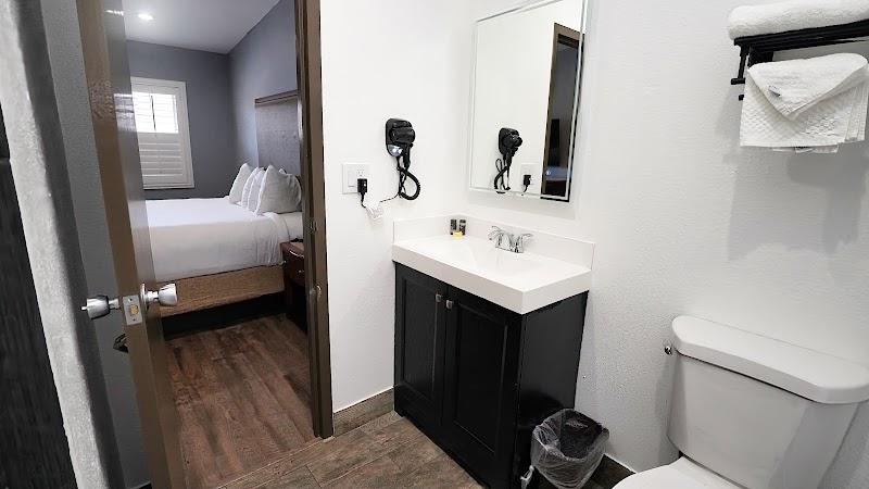 Photo of Seaside Inn & Suites