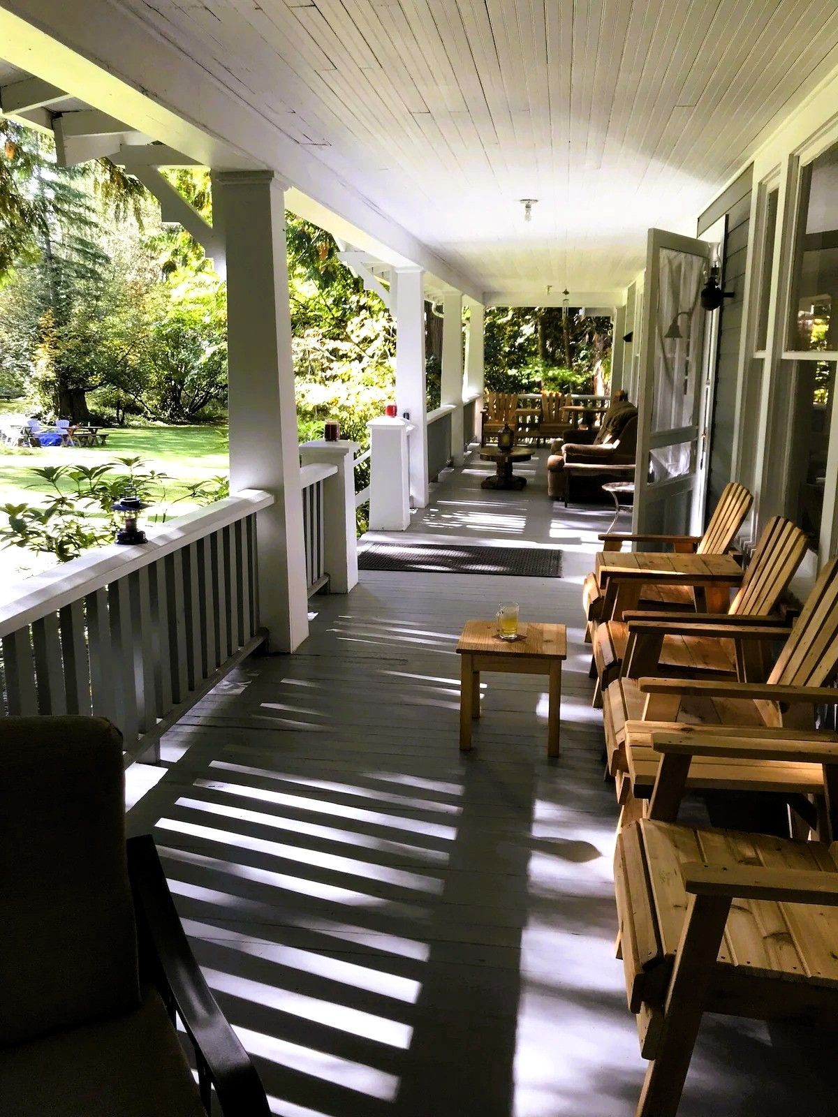 Photo of Mountain Meadows Inn Bed & Breakfast - Wrap‑around veranda