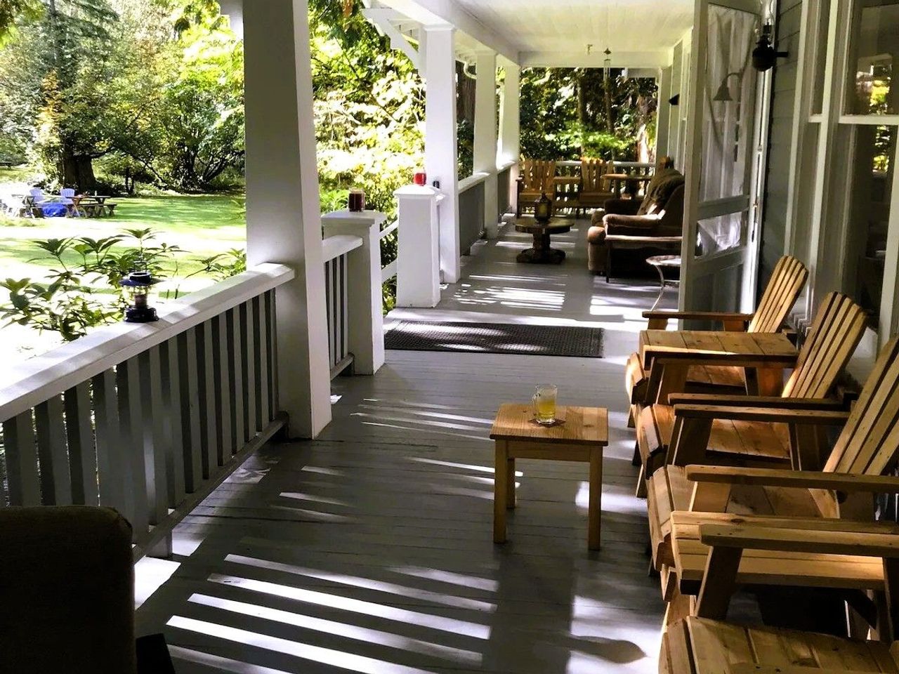 Photo of Mountain Meadows Inn Bed & Breakfast - Wrap‑around veranda