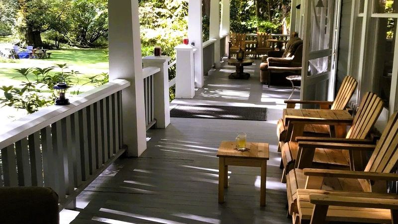 Photo of Mountain Meadows Inn Bed & Breakfast - Wrap‑around veranda