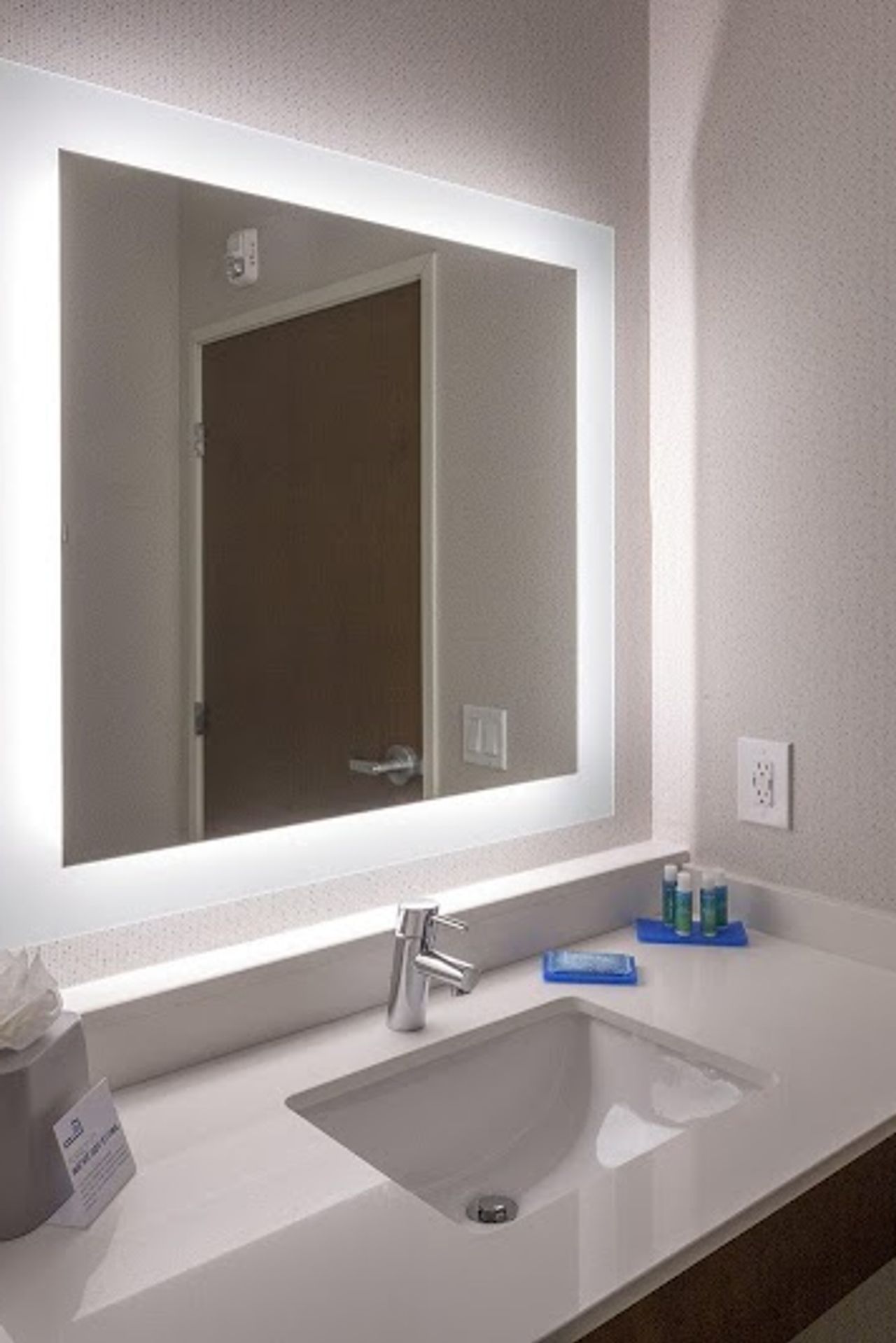 Photo of Holiday Inn Express & Suites Seattle South - Tukwila, an IHG Hotel