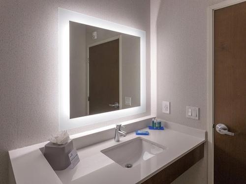 Photo of Holiday Inn Express & Suites Seattle South - Tukwila, an IHG Hotel