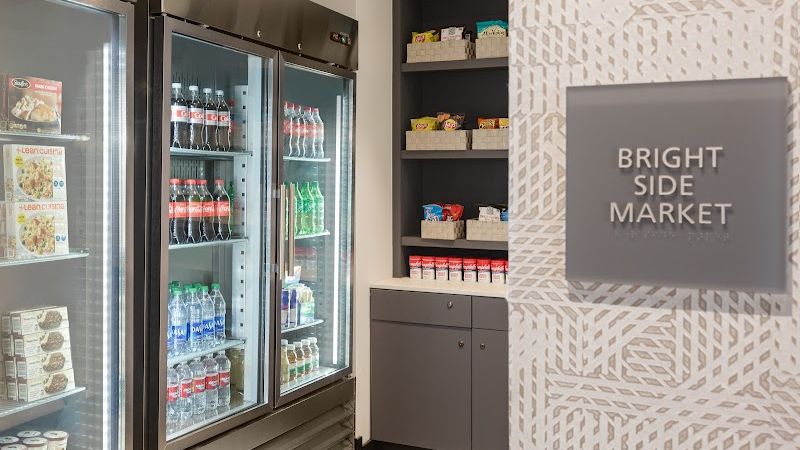 Photo of La Quinta Inn & Suites by Wyndham Santa Rosa Sonoma