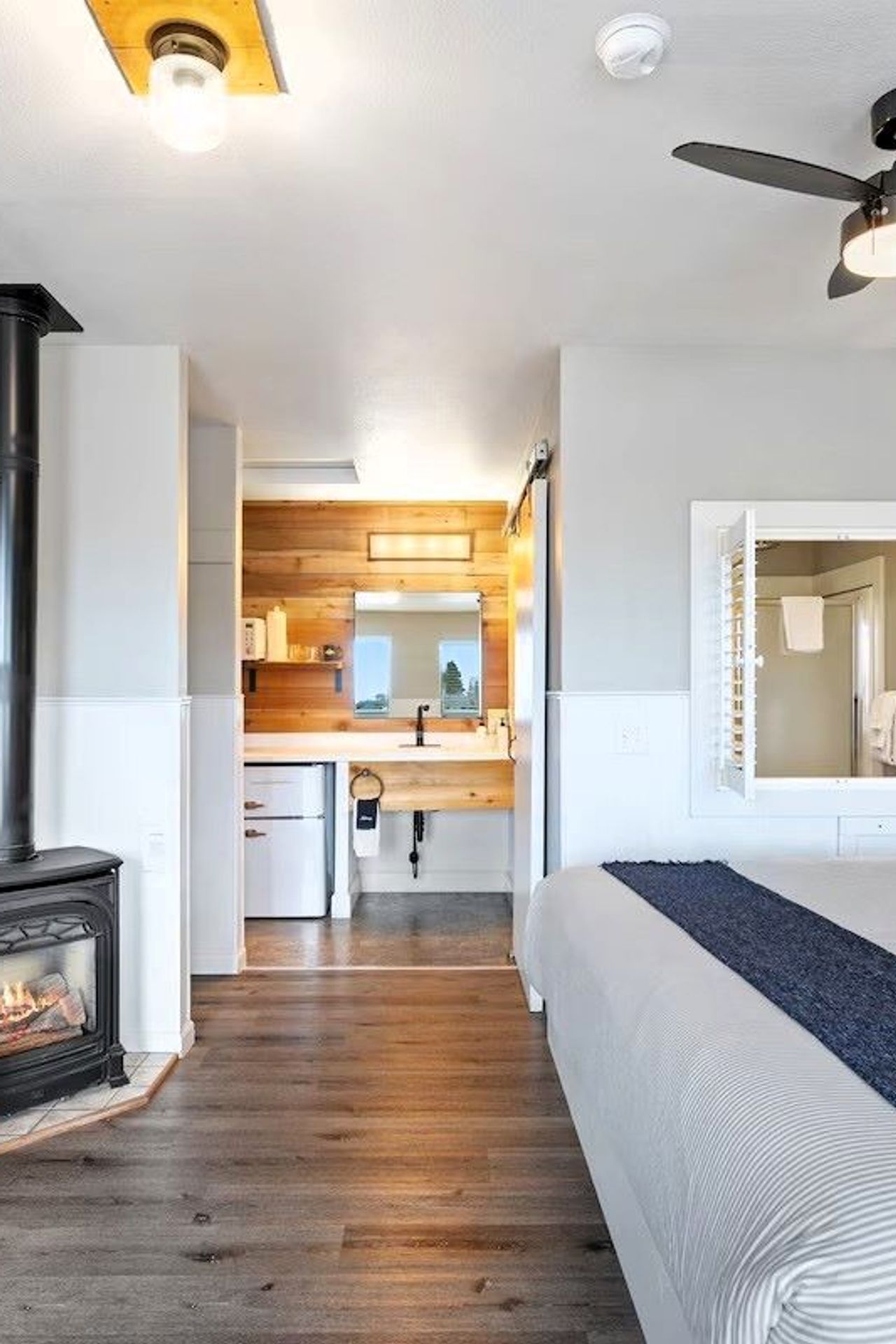 Boardwalk Cottages - Deluxe Studio with Jetted Tub