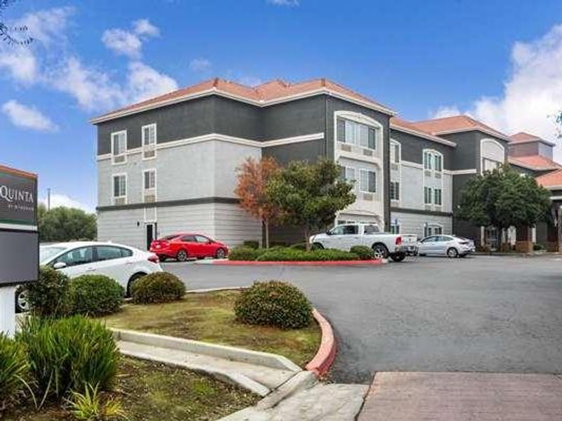 Photo of La Quinta Inn & Suites by Wyndham Visalia/Sequoia Gateway