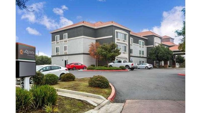 Photo of La Quinta Inn & Suites by Wyndham Visalia/Sequoia Gateway