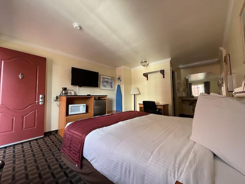 Photo of Riverside Inn & Suites