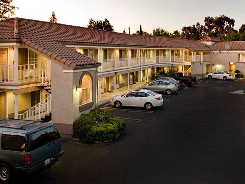 Photo of Super 8 by Wyndham Mountain View