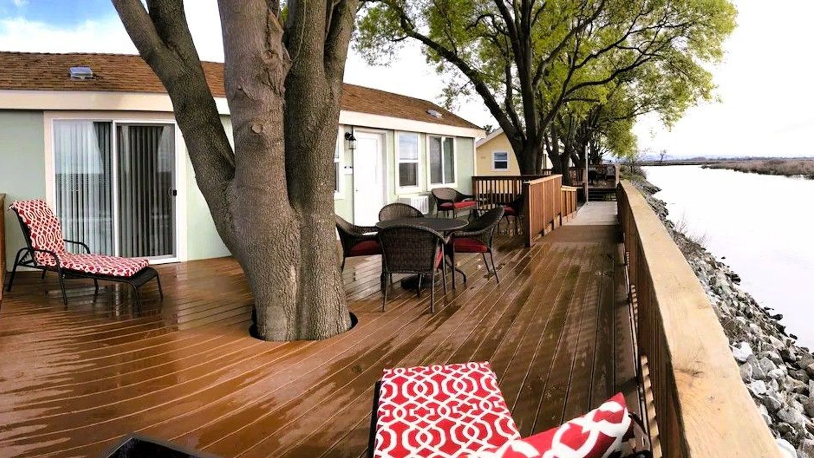 Photo of Village West Marina & Resort - "Sunset" Bungalow - Terrace with wheelchair-friendly ramp access