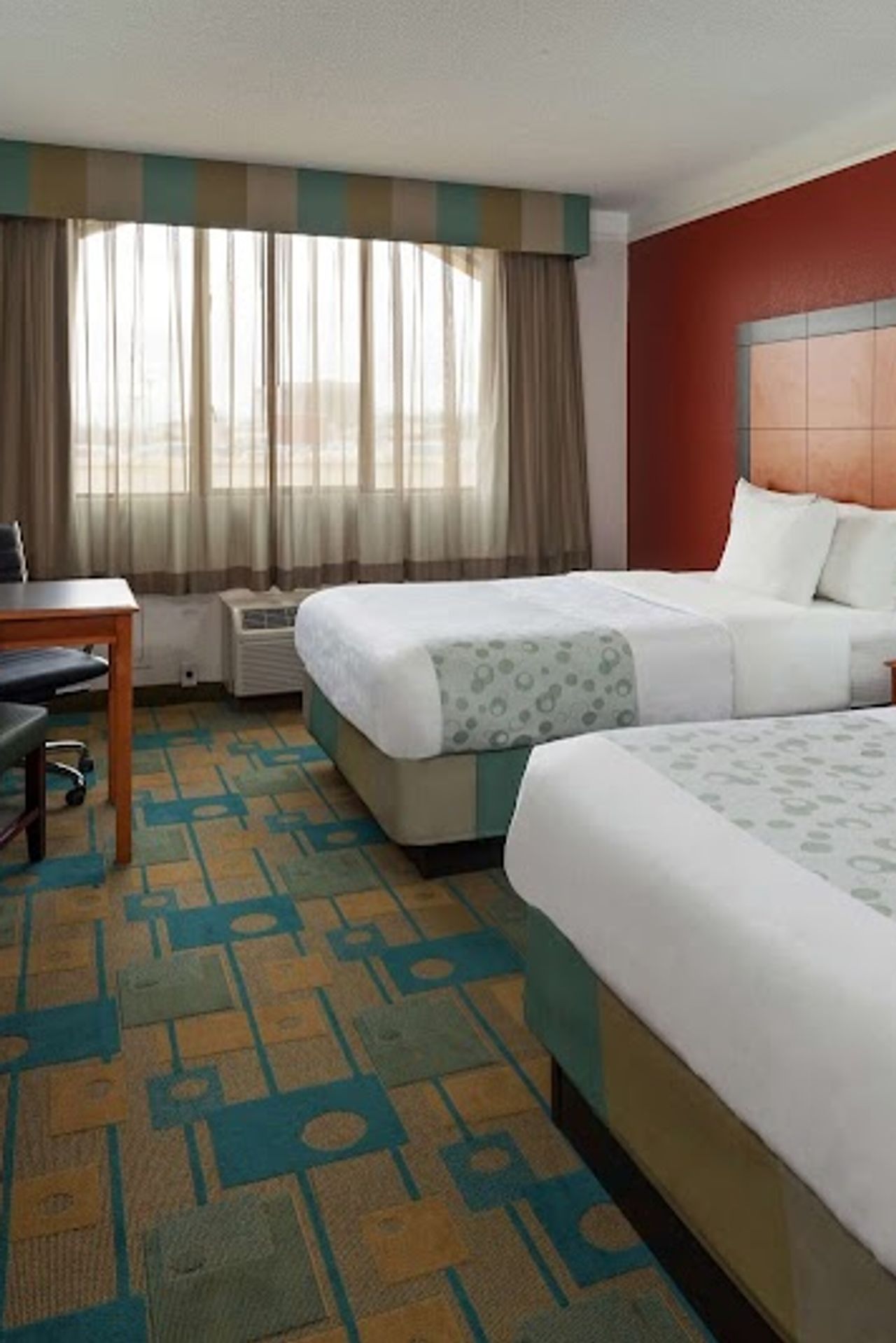 Photo of La Quinta Inn & Suites by Wyndham Seattle Sea-Tac Airport