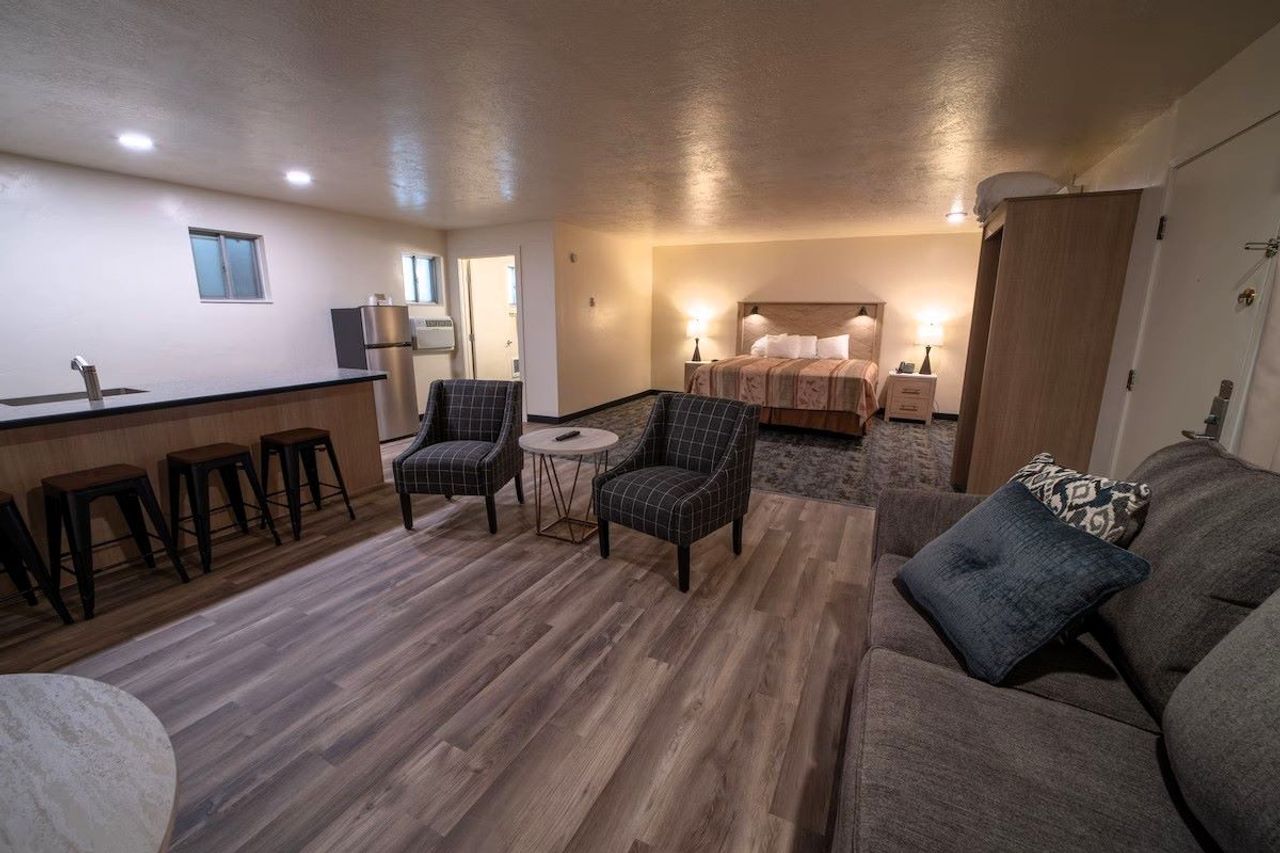 Clover Creek Inn - Family Studio Suite