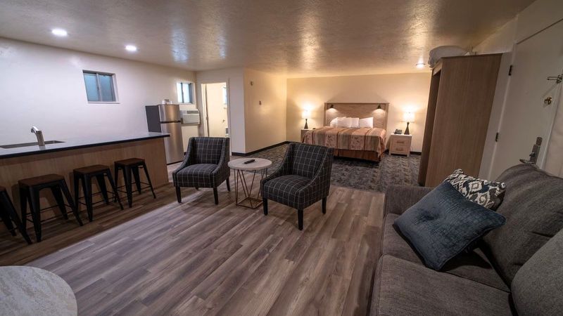 Clover Creek Inn - Family Studio Suite