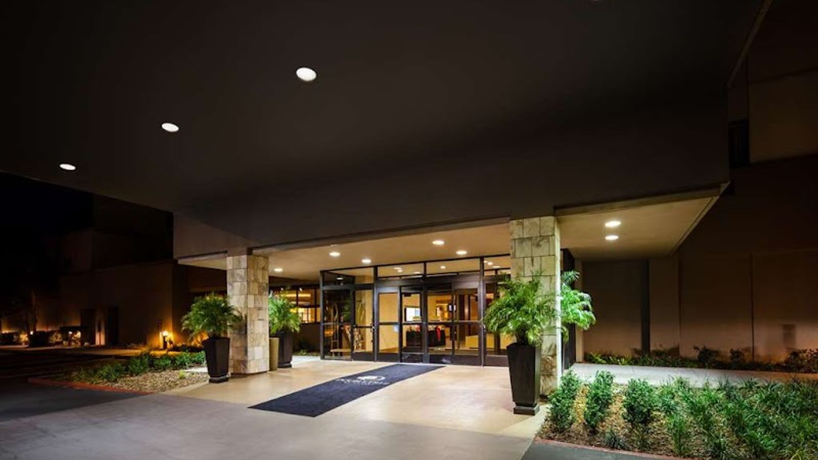 Photo of DoubleTree by Hilton Hotel San Francisco Airport