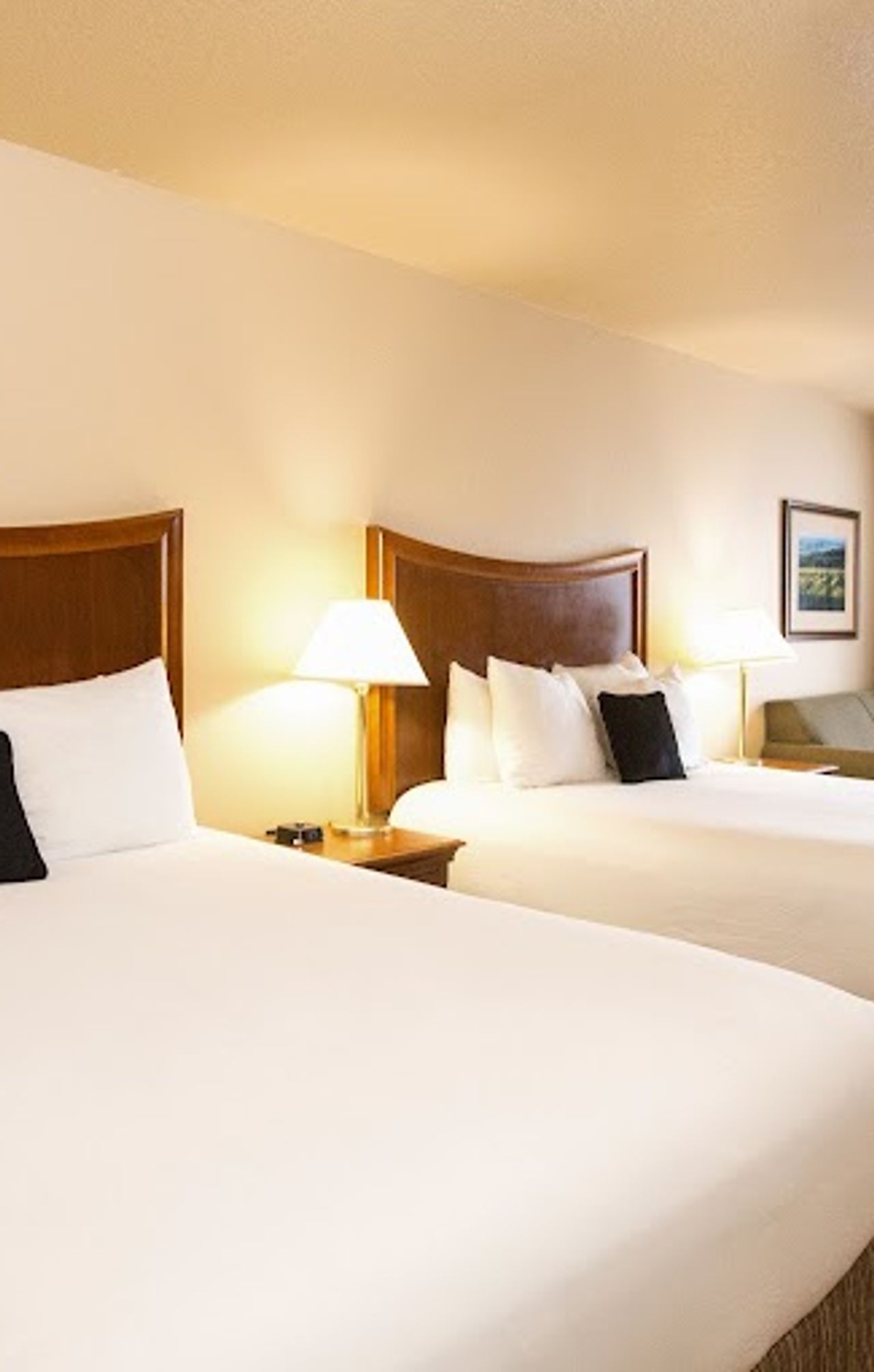 Photo of Red Lion Inn & Suites McMinnville