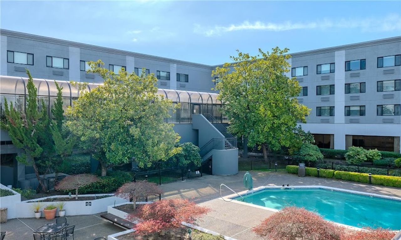 Photo of Hilton Garden Inn Clackamas Portland - Outdoor heated pool