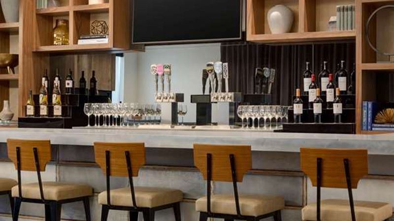 Photo of La Quinta Inn & Suites by Wyndham Santa Rosa Sonoma