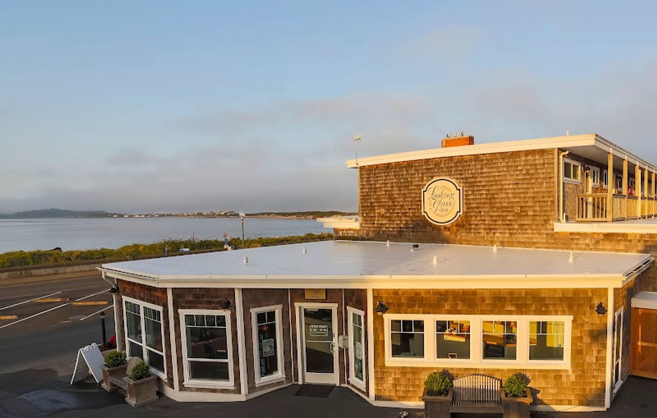 Looking Glass Inn