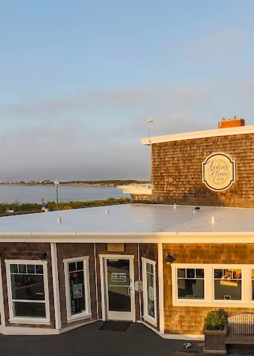Looking Glass Inn