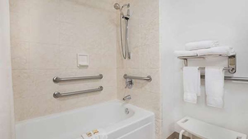 Photo of La Quinta Inn by Wyndham Everett