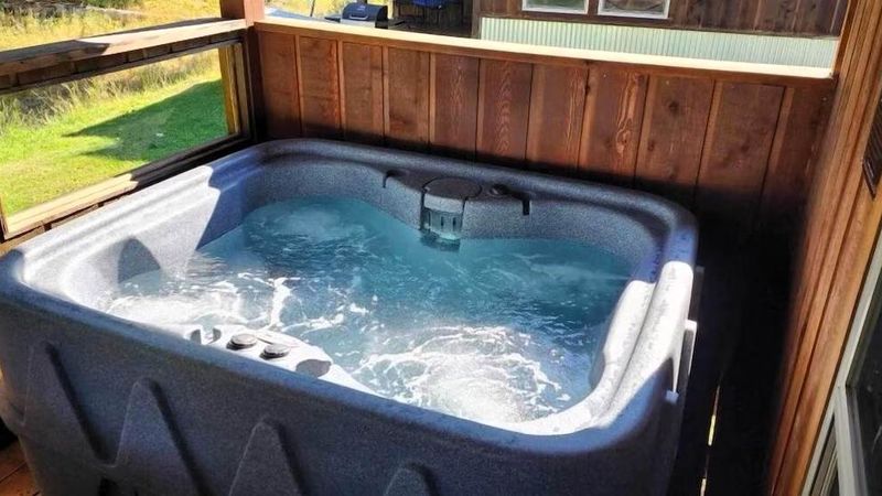 Methow River Lodge and Cabins - Private Spa Tub