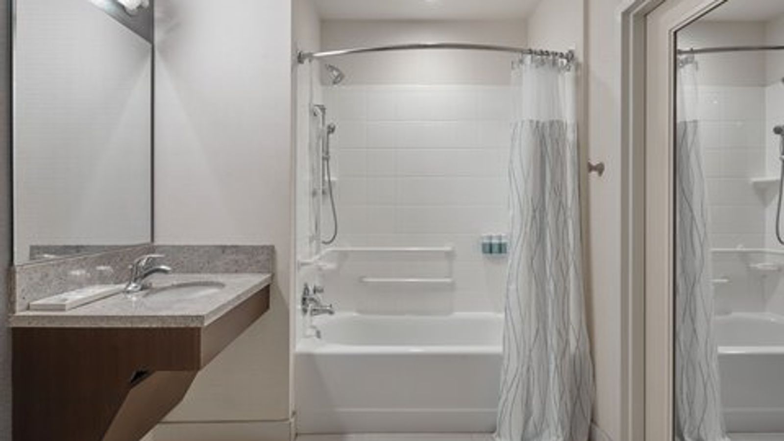 Photo of Courtyard Portland City Center