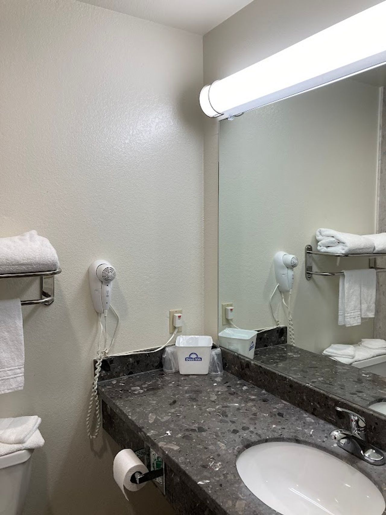 Photo of Days Inn by Wyndham Fremont