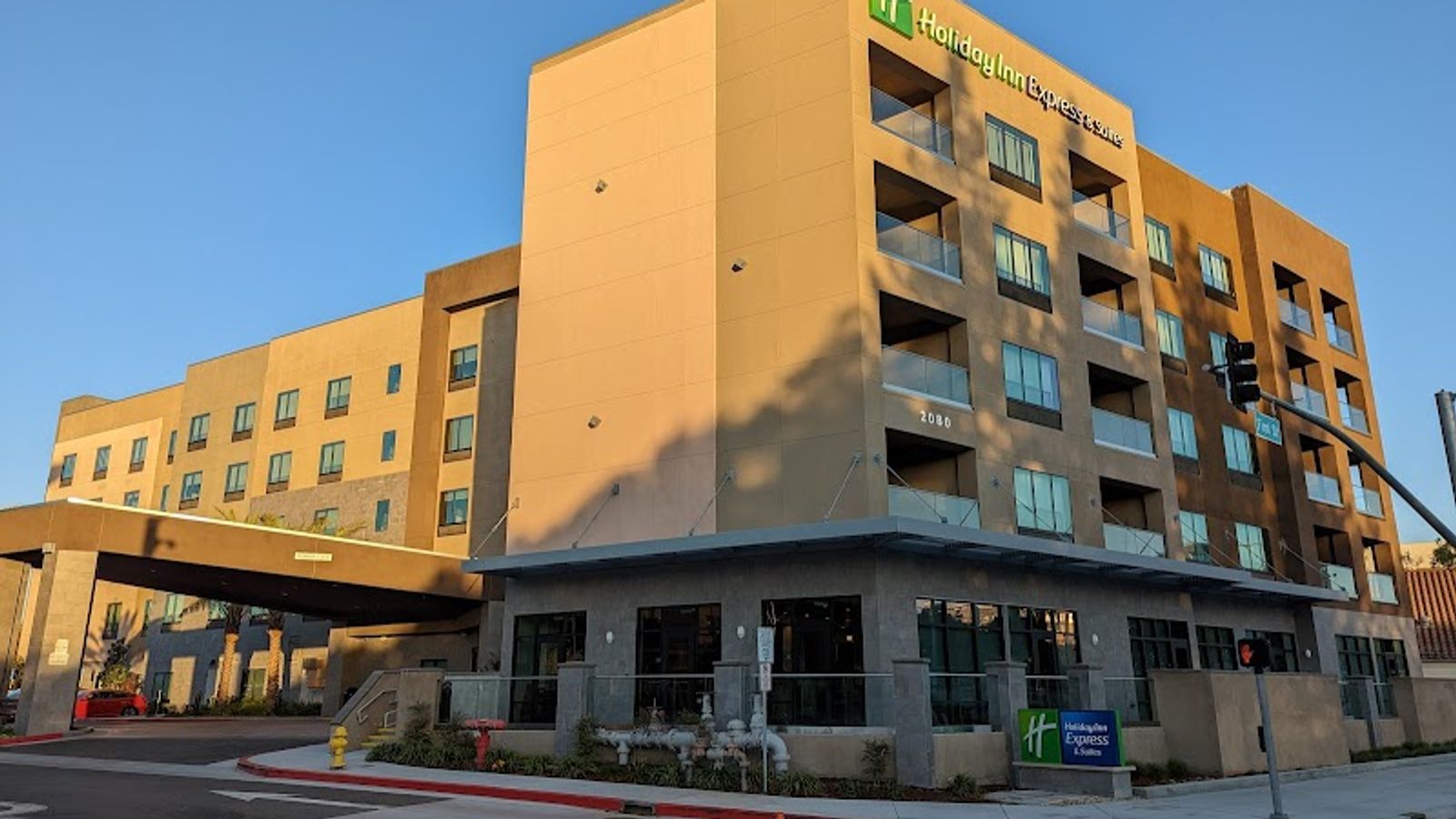 Holiday Inn Express & Suites San Jose Airport, an IHG Hotel