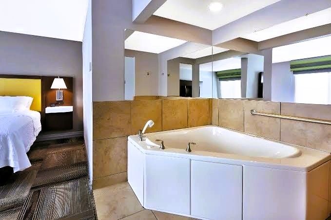 Country Inn & Suites by Radisson, Idaho Falls at the Mall - King suite with in-room whirlpool