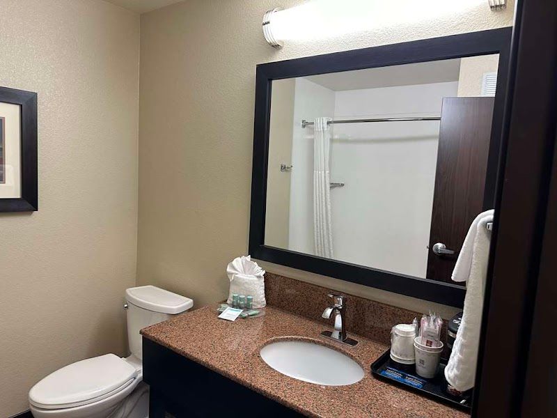 Photo of Best Western Columbia River Waterfront Hotel Astoria - Bathroom