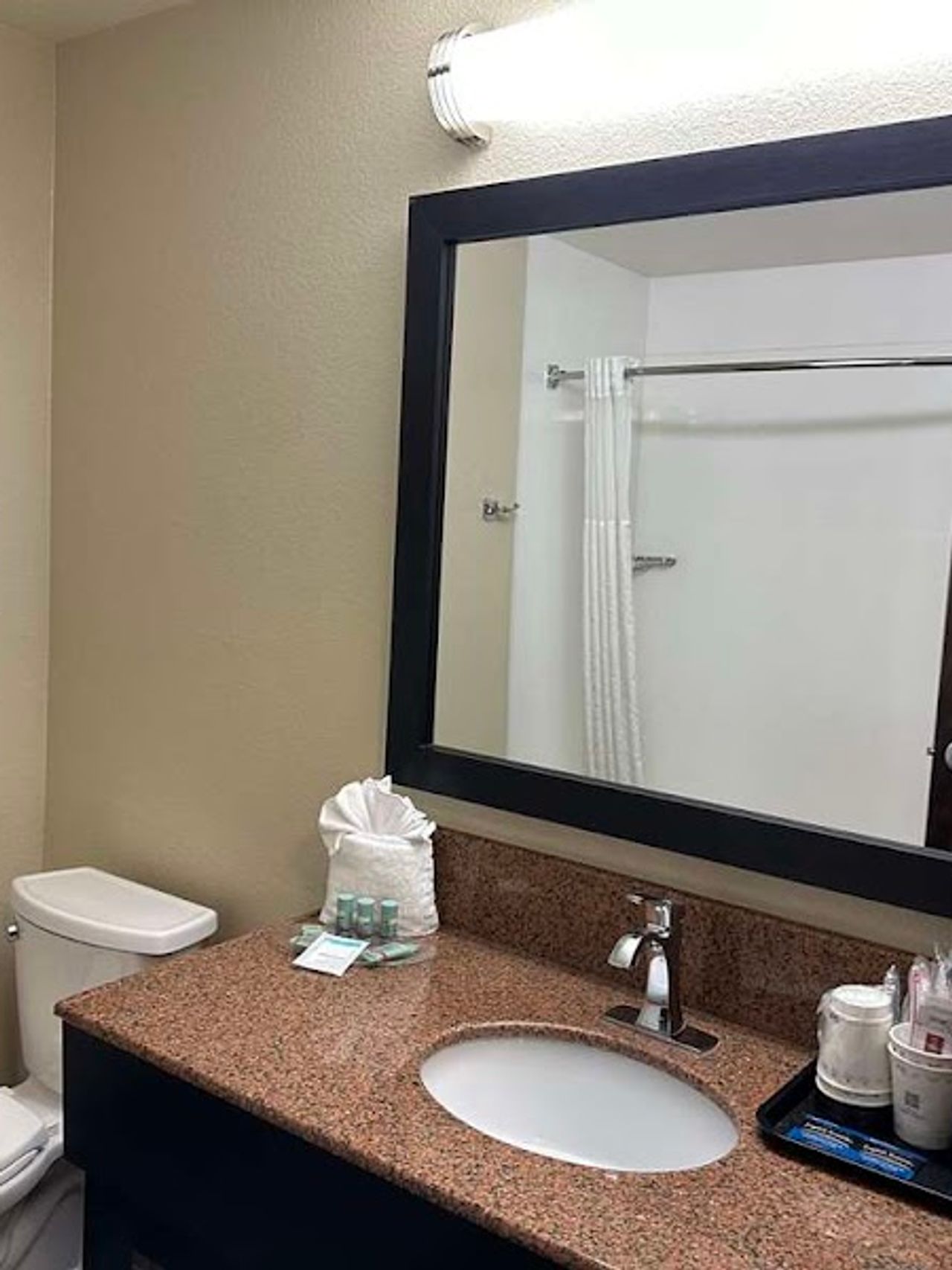 Photo of Best Western Columbia River Waterfront Hotel Astoria - Bathroom