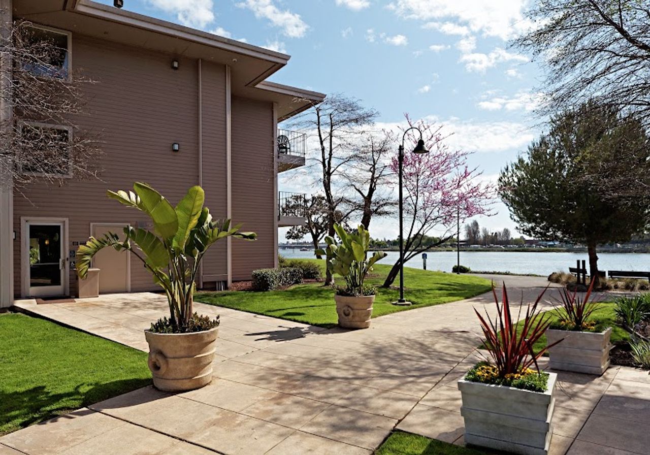 Photo of Executive Inn & Suites