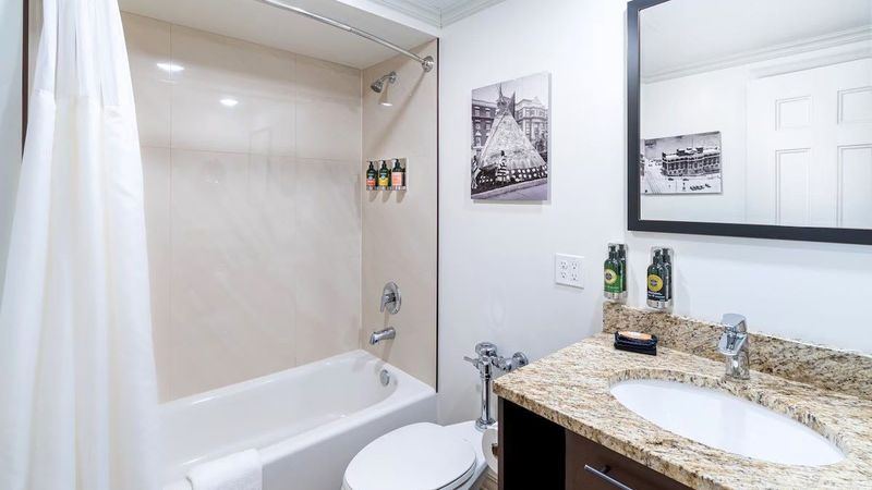 Spokane Club - Deluxe Room, Bathroom